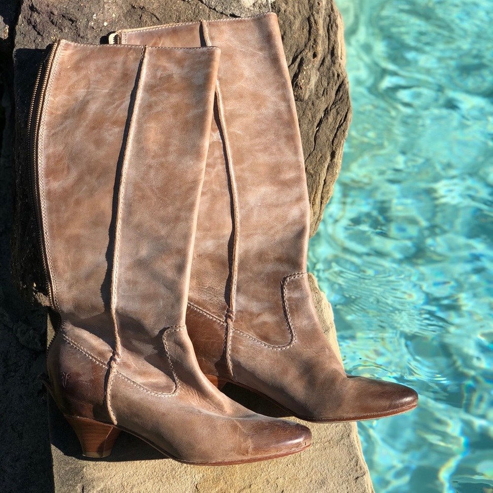 FRYE || STEFFI BACK ZIP ||